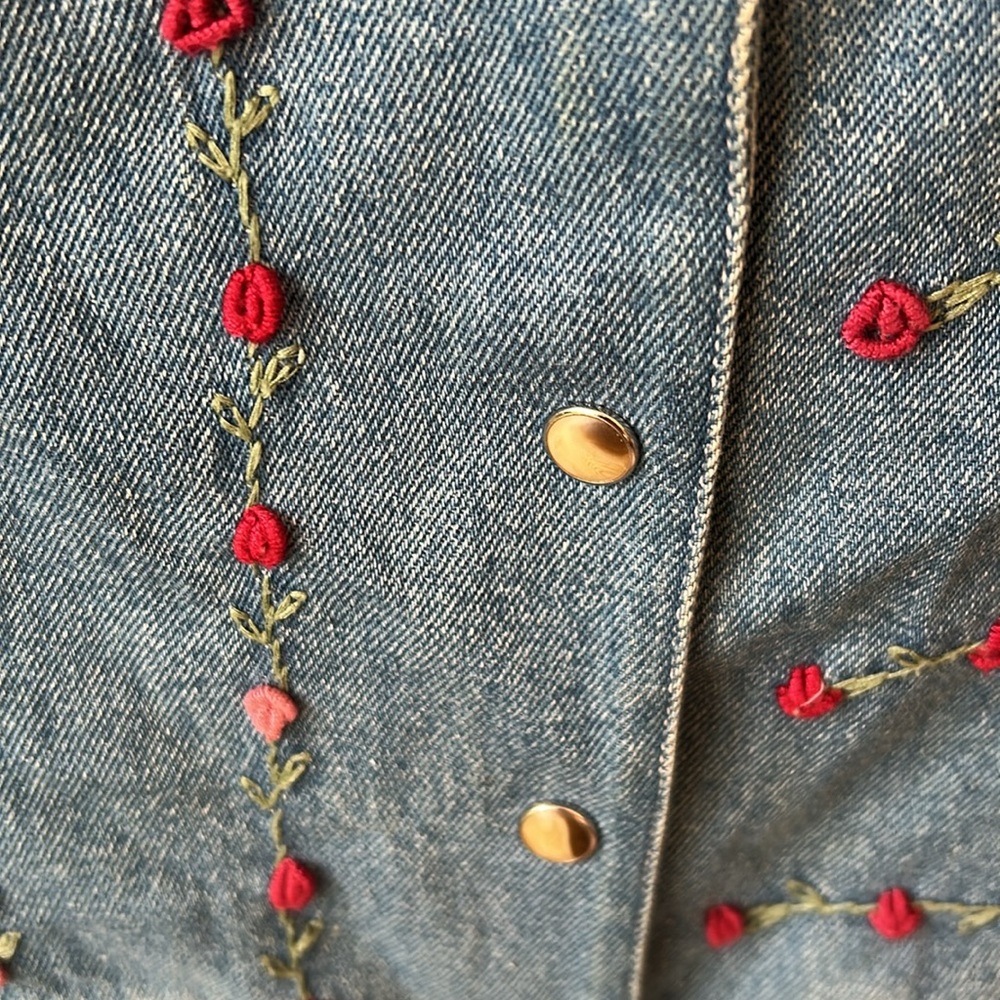 Vintage Northern Isles Embroidered Denim Vest — Blue with Pink Floral Accents L - Picture 5 of 6